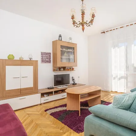 Feriehus 2 Bedroom Stunning In Omišalj