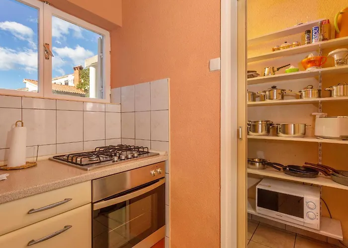 Hébergement de vacances 2 Bedroom Stunning In Omišalj